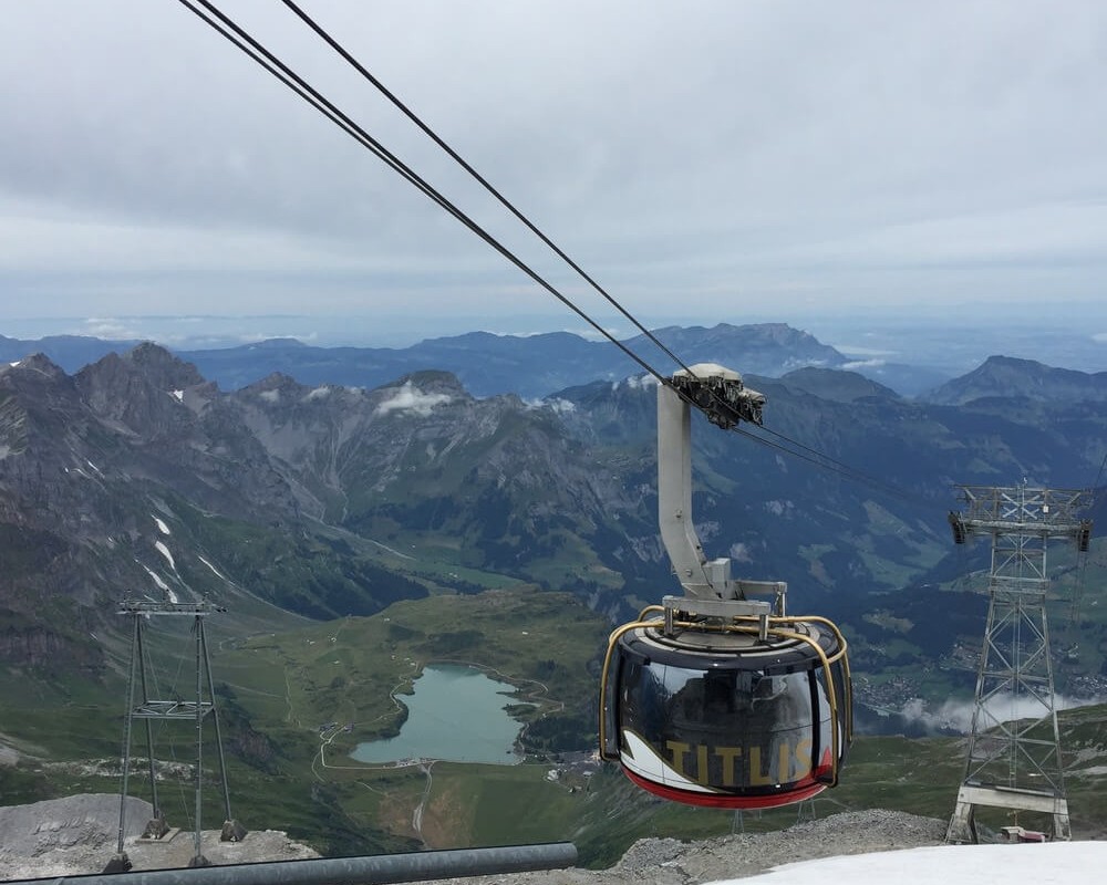 engelberg-titlis-i-gornye-samokaty